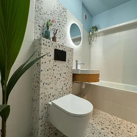 Lady Eleven Apartment